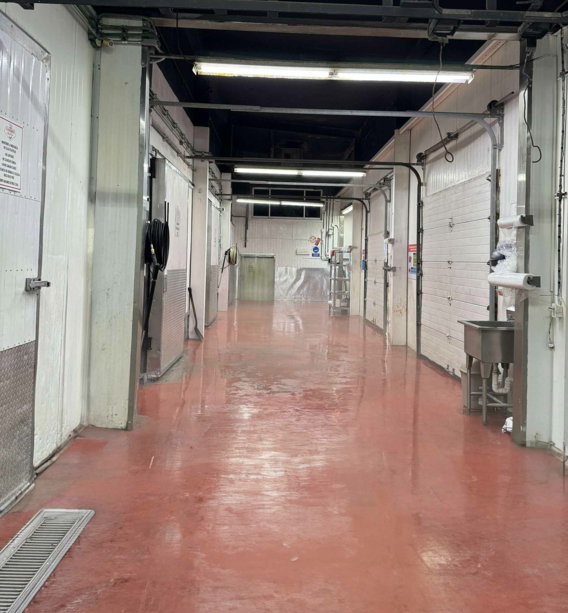 Pasillo del área de almacenamiento refrigerado